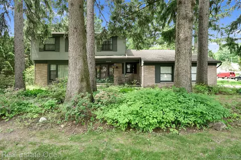 23229 Gilbar St, Novi, MI 48375