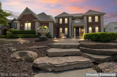 2901 Ambleside Ct, Oakland, MI 48306