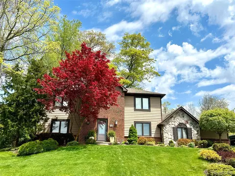 85 Overlake Dr, Lake Orion, MI 48362