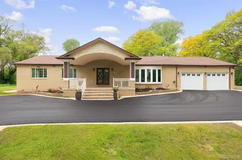 685 N Beck Rd, Canton, MI 48187