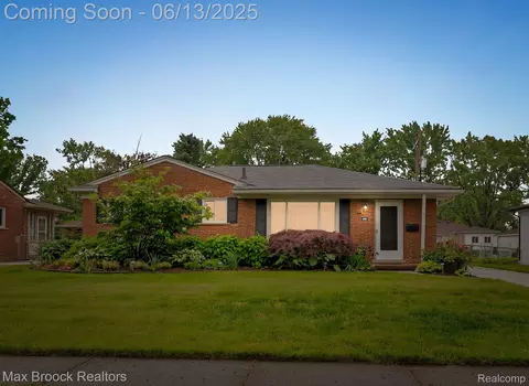 16969 Marguerite St, Beverly Hills, MI 48025