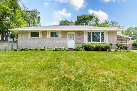 772 Robbinann Dr, Waterford, MI 48328