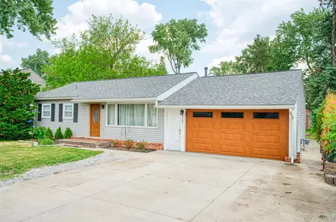 3260 Van Campen Dr, Waterford, MI 48329