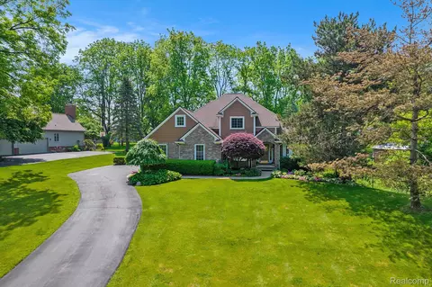4118 Pinehurst Dr, Genoa, MI 48843