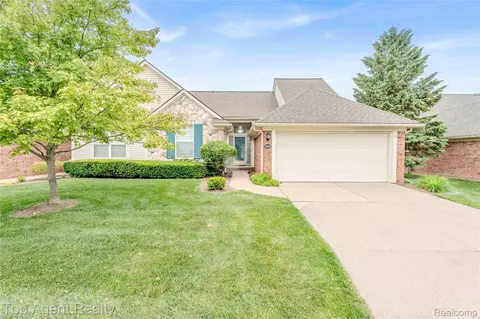 5669 Woodview Dr, Sterling Heights, MI 48314