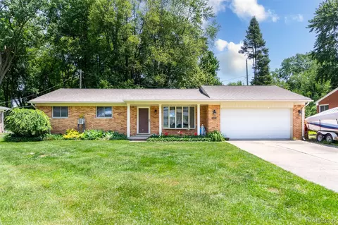 38424 Chartier St, Harrison, MI 48045
