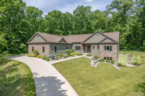 13333 White Lake Rd, Tyrone, MI 48430