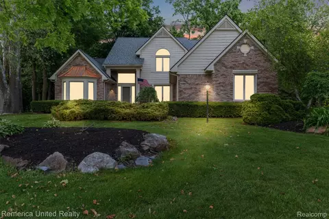 54366 Royal Troon Dr, South Lyon, MI 48178