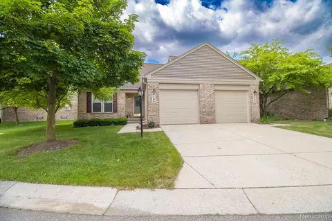4102 Hunters Cir E, Canton, MI 48188