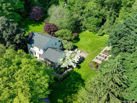 32965 Franklin Ct, Franklin, MI 48025