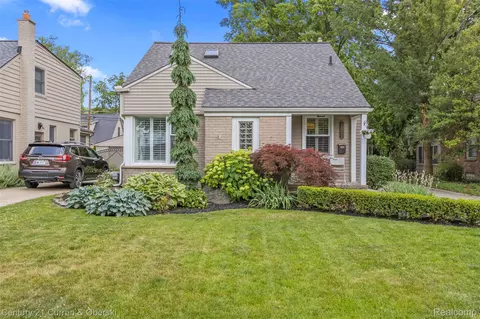 1521 Washington Blvd, Birmingham, MI 48009