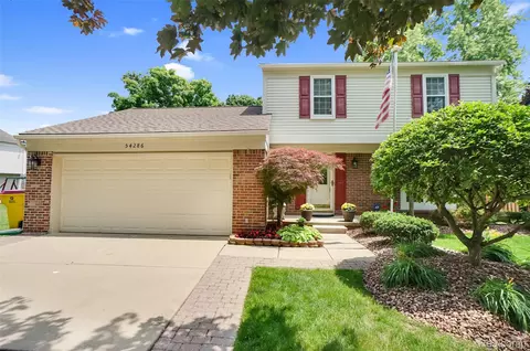 54286 Bradshaw Dr, New Baltimore, MI 48047