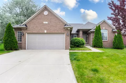 52854 Schafers Run Ct, New Baltimore, MI 48051