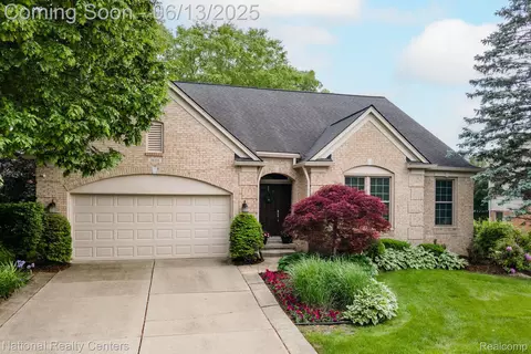 3680 Hidden Forest Dr, Orion, MI 48359