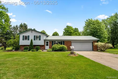 10442 Lafollette Dr, Brighton, MI 48114