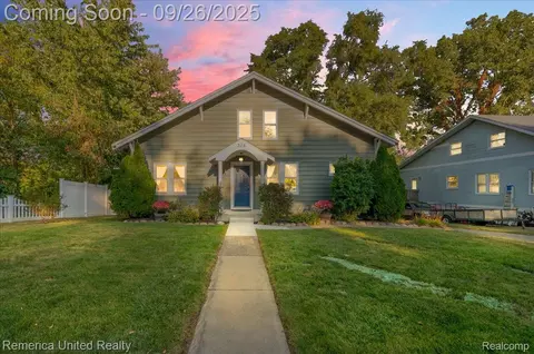 315 S 1st St, Brighton, MI 48116