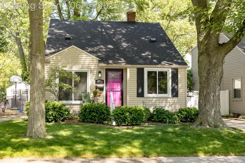 1534 Oakley Rd, Clawson, MI 48017