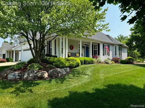3839 Springwood Ct, Auburn Hills, MI 48326