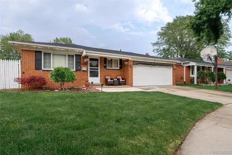 32862 Exeter Dr, Warren, MI 48092 photo 1