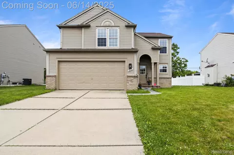 1813 Shepherds Dr, Troy, MI 48084