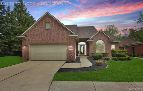 61450 Wedgewood Dr, Washington, MI 48094