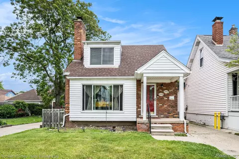 1332 Beaconsfield Ave, Grosse Pointe Park, MI 48230