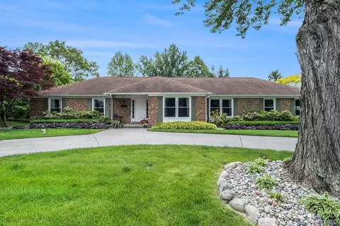 6306 Kings Knoll Rd, Grand Blanc, MI 48439