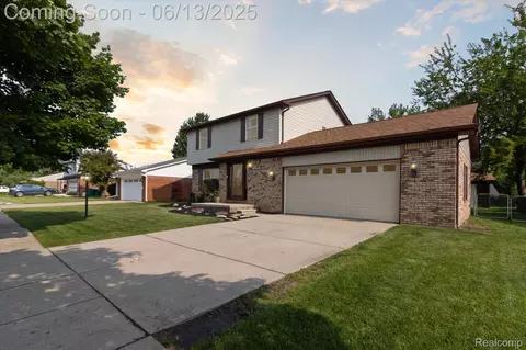 26034 Lorelei Dr, Brownstown, MI 48134