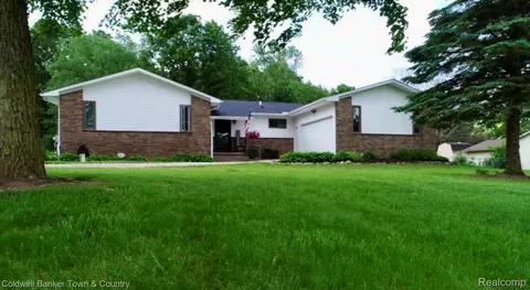 8811 Coyle Dr, Putnam, MI 48169