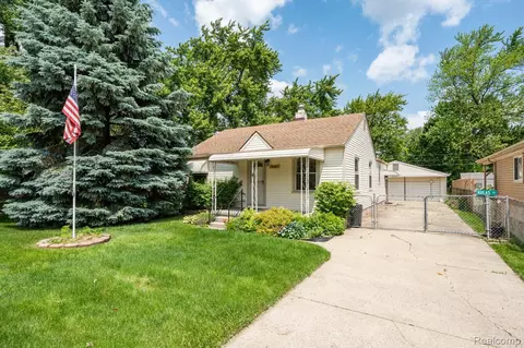 19811 Lakeworth St, Roseville, MI 48066