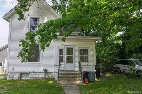 1226 W Genesee St, Lapeer, MI 48446