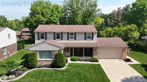22160 Cumberland Dr, Northville, MI 48167