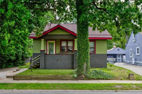 925 W Hazelhurst St, Ferndale, MI 48220