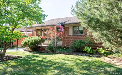 3258 Ward St, Trenton, MI 48183