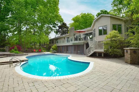 4681 Cove Rd, West Bloomfield, MI 48323