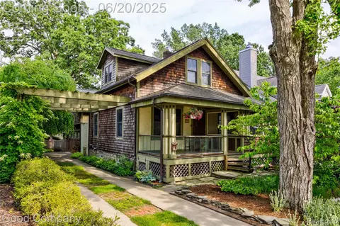 2812 Robina Ave, Berkley, MI 48072