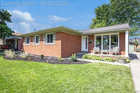 29843 Norma Dr, Warren, MI 48093