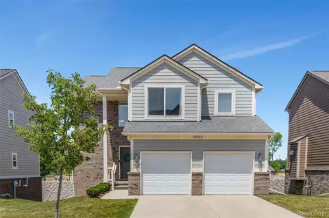 3923 Maple Ln, Auburn Hills, MI 48326