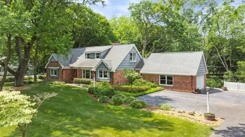 26165 Hidden Valley Dr, Farmington Hills, MI 48331