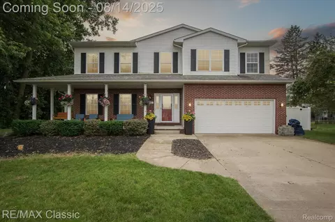 1560 Ludean Dr, Highland, MI 48356