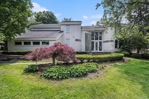 1002 Coldspring Dr, Northville, MI 48167