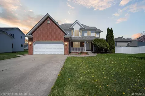61 Old Carriage Ln, Lapeer, MI 48446