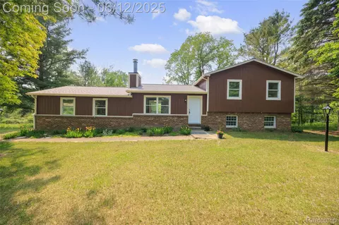 1931 E Marr Rd, Howell, MI 48855