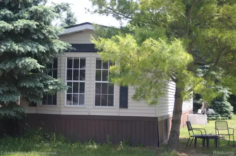 264 Sarah Fern Ct, Lapeer, MI 48446