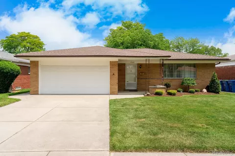 27412 Roan Dr, Warren, MI 48093