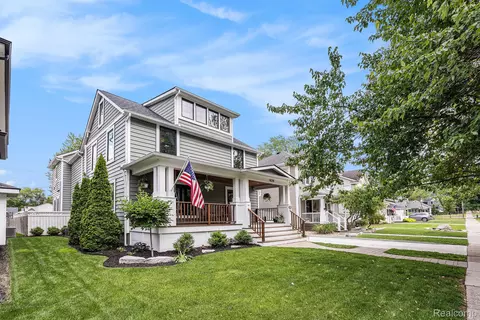 424 Taylor Ave, Rochester, MI 48307