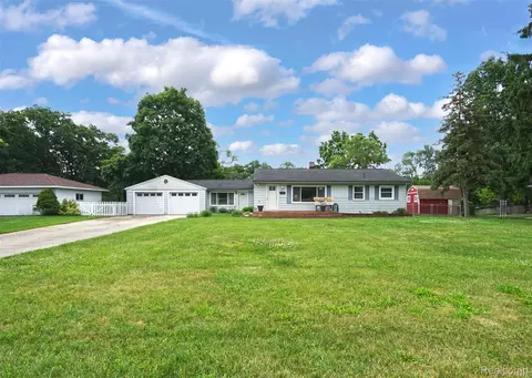 1348 Tull Dr, Waterford, MI 48327