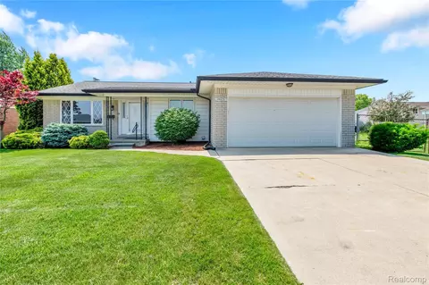 15631 Susan St, Southgate, MI 48195