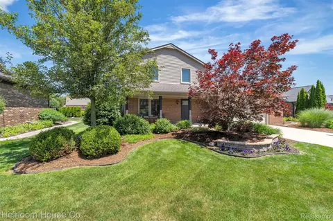 36042 Howell Ave, Livonia, MI 48154