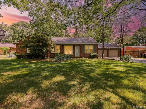 23740 Lee Baker Dr, Southfield, MI 48075